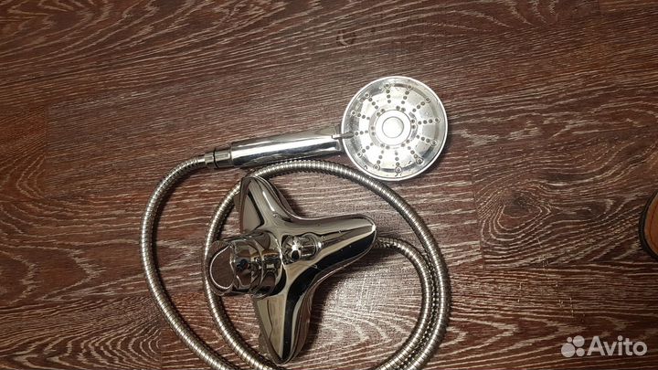 Смеситель для ванны с душем