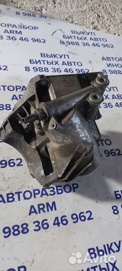 Корпус масляного фильтра на Volkswagen Phaeton