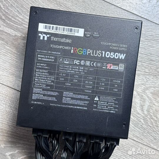 Блок питания Thermaltake 1050W 80+ platinum