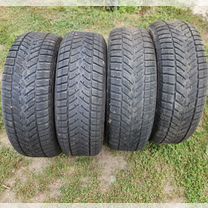 Goodyear UltraGrip 215/65 R17 99V