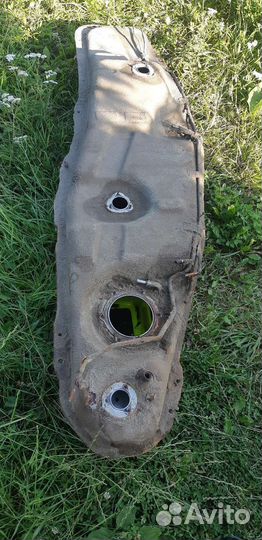 Бензобак на mitsubishi pajero 4