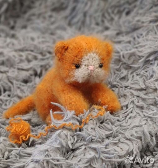 Рыжий котенок (вязаная игрушка)