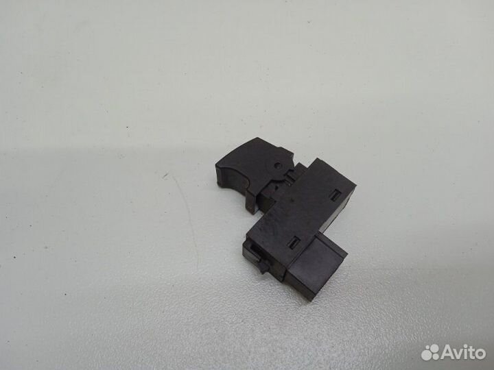 Кнопка стеклоподъемника задняя правая Geely