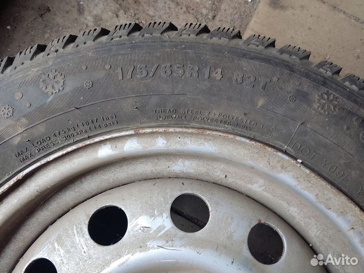 Диск r 14 с зимней резиной в хорошем состоянии