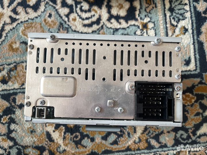 Продам родную магнитолу с рамкой для kia rio 2 JB