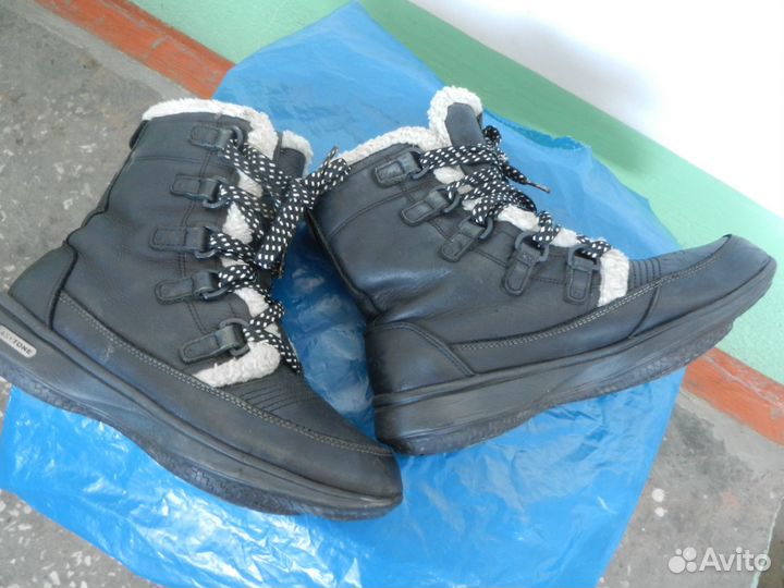 Ботинки женские Reebok,б/у,верх-натурал.,37 разм