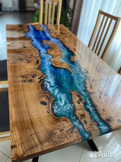 Стол из эпоксидной смолы