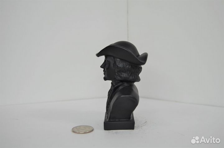 Бюст Пётр 1 в треугольнике чугун