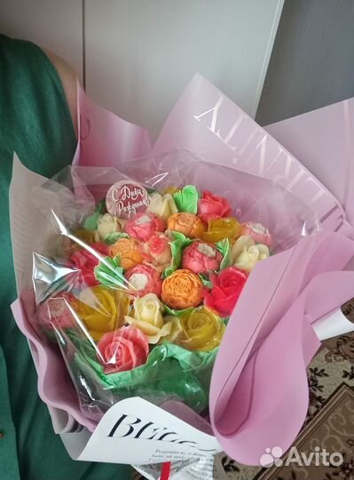 Шоколадные наборы, цветы, букеты