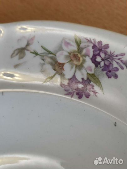 Антикварные тарелки Красный фарфорист