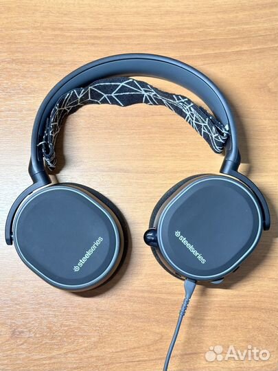 Игровые наушники 7.1 SteelSeries Arctis 5 +стенд