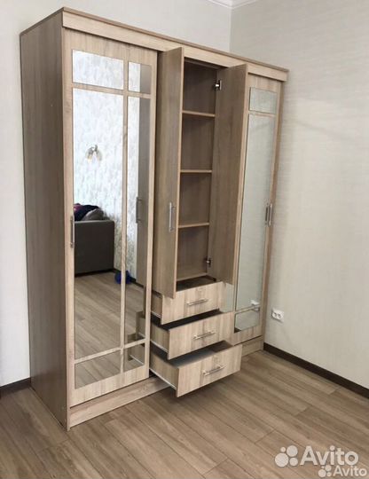 Шкаф купе распашной