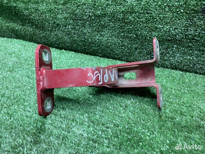 Петля багажника правая Renault Dacia