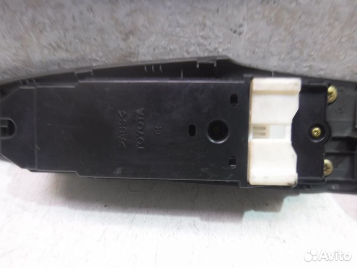 Блок управления стеклоподъемниками Toyota Prius