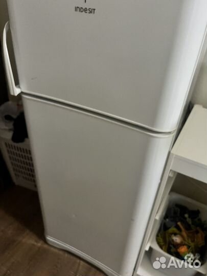 Холодильник бу Indesit R27G.015