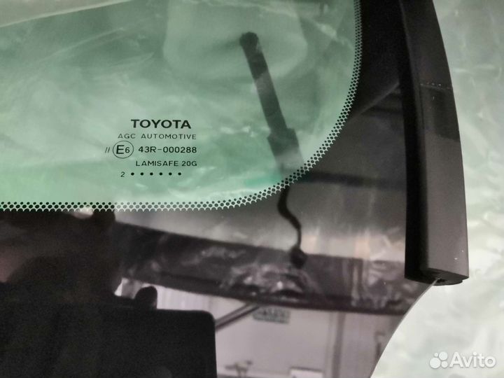 Стекло лобовое Toyota RAV4 2018-2023
