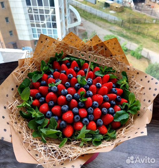 Букет клубничный с голубикой и мятой арт. 3504 в Х