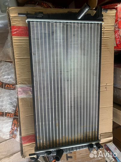 Радиатор охлаждения Ford Focus II 04-08 /Mazda 3