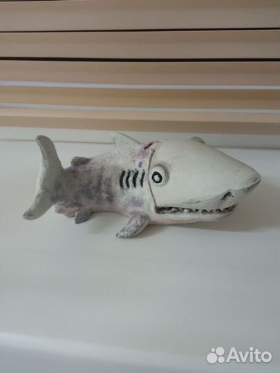 Акула, наполнитель, скребок/ аквариум