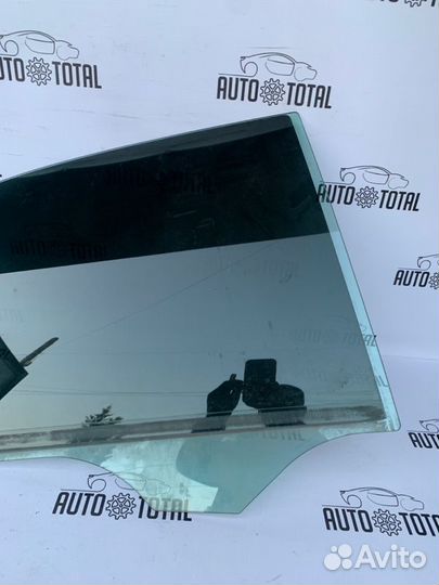 Стекло двери заднее правое Mercedes C-Class W204