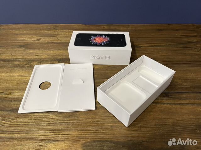 Коробка на iPhone SE