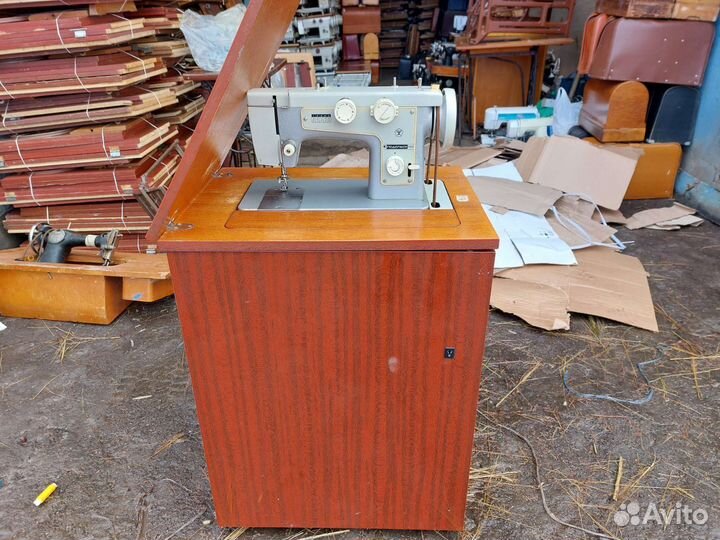 Швейная машинка Подольская 142 тумба комплект