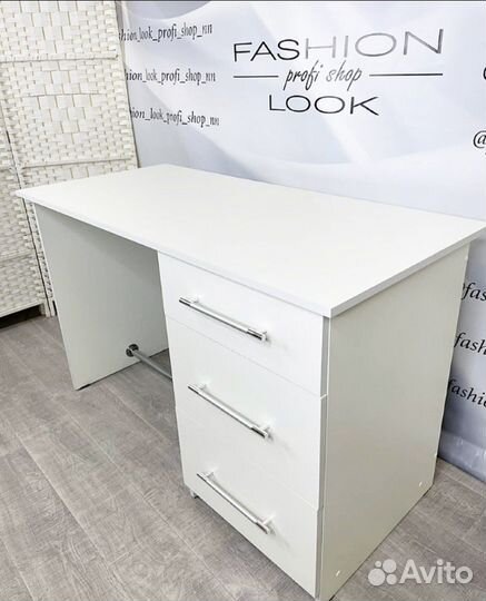 Маникюрный стол Марсель