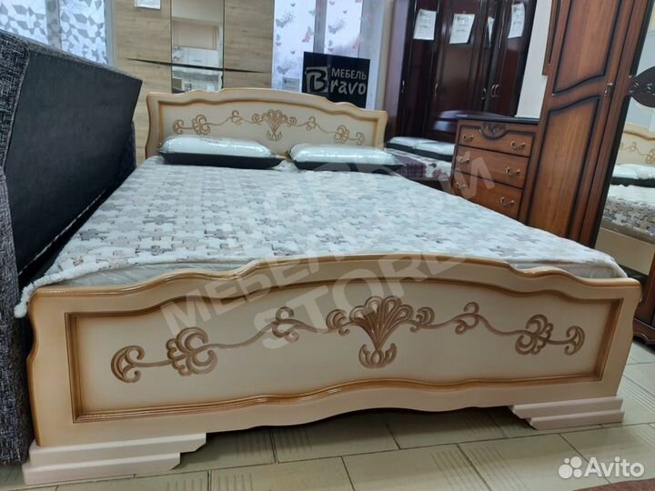 Кровать массив