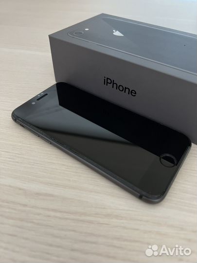 Телефон iPhone 8