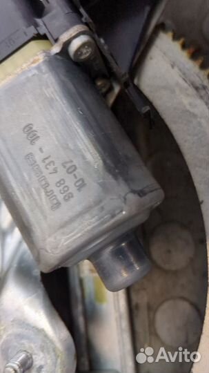 Стеклоподъемник электрический Renault Megane 3, 2010