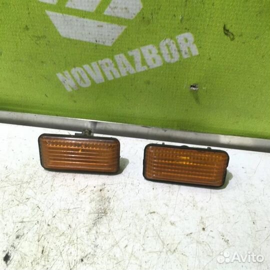 Повторитель на крыло желтый Фольксваген Гольф 3