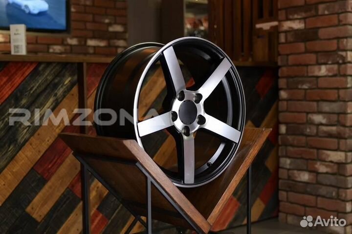 Литой диск в стиле vossen R16 5x105