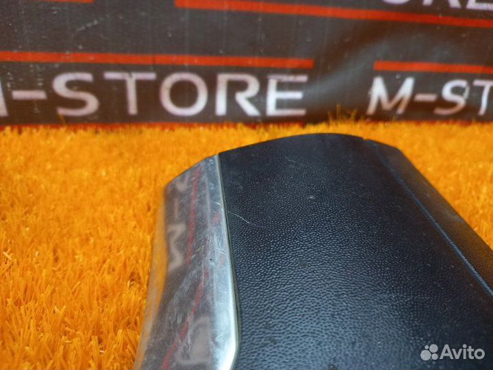 Молдинг на крыло передний левый Volkswagen Touareg