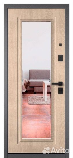 Дверь входная в квартиру с зеркалом