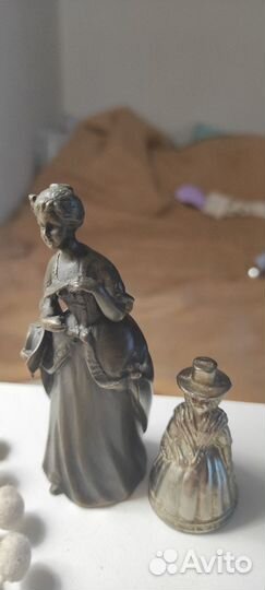 Статуэтка -колокольчик