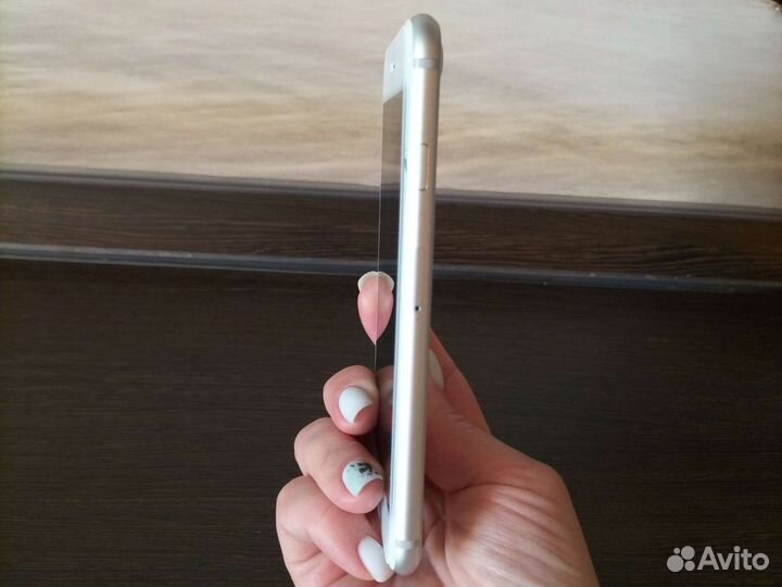 Телефон iPhone 8