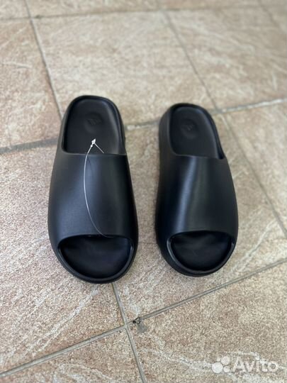 Adidas yeezy slide