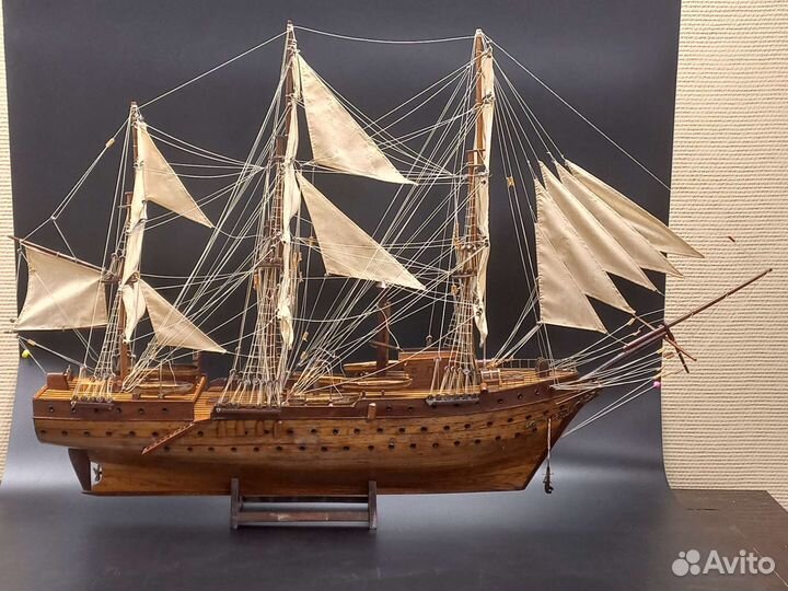 Модель парусной яхты. 101х 68 см