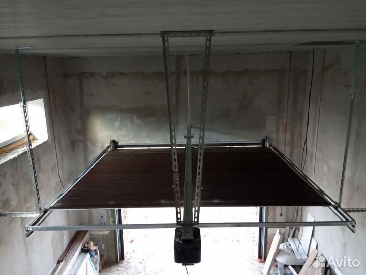 Гаражные секционные ворота RSD02ALU