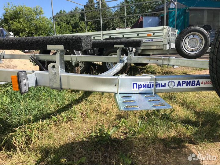 Подножка для лодочного прицепа, проф труба 80(100)