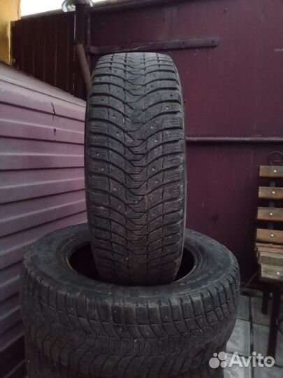 Michelin X-Ice North 3 215/65 R16