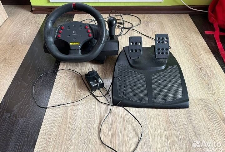 Руль logitech momo