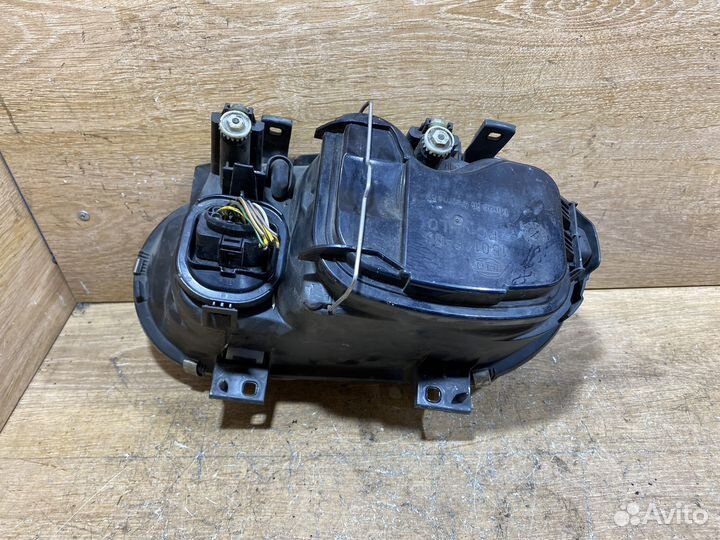 Фара передняя правая Volkswagen Golf 4 142051