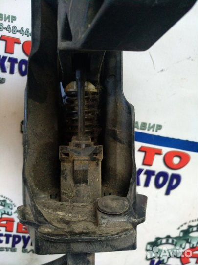 Педаль сцепления (в сборе) Volkswagen Polo седан