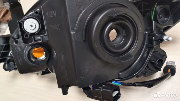 Фара правая Mitsubishi Lancer IX под эл.корректор