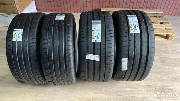 Michelin Pilot Sport 4 S 325/35 R23 и 285/40 R23