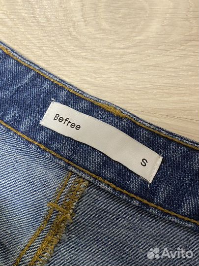 Джинсы-трубы с высокой посадкой