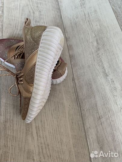 Кроссовки для девочки