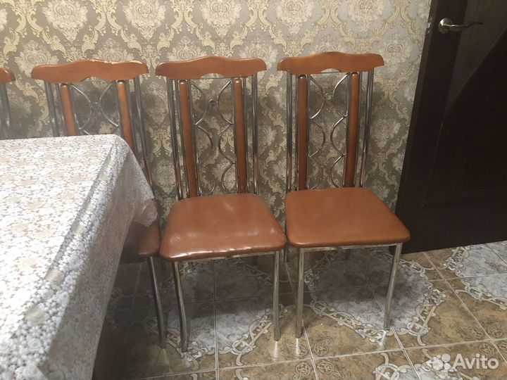 Кухонный стол со стульями б/у