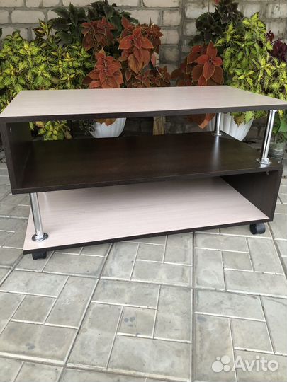 Стол для телевизора